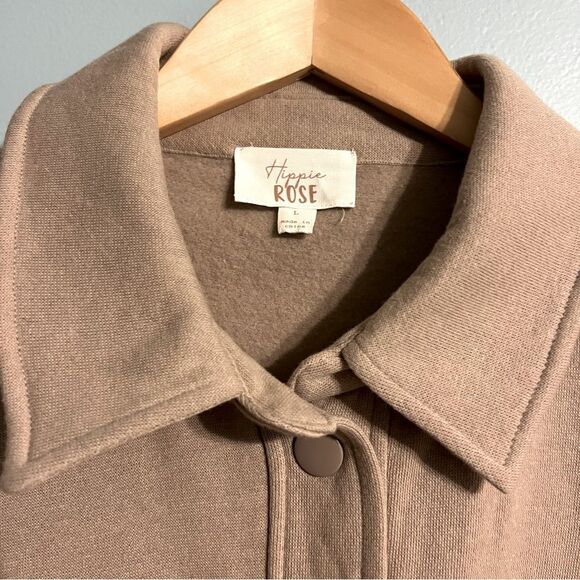😊 3/$30 
Hippie Rose Buttoned Sweatshirt Sz L Cropped Boxy Tan Mocha Frappe EUC - Picture 2 of 14